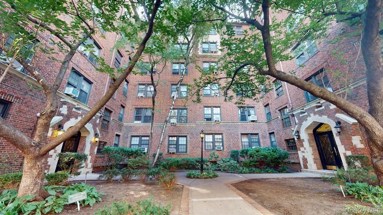 68-30 Burns Street, New York, NY, 2 Bedrooms Bedrooms, 4 Rooms Rooms,1 BathroomBathrooms,Residential,For Rent,Burns,0,1052347 68-30 Burns Street, New York, NY, 2 Bedrooms Bedrooms, 4 Rooms Rooms,1 BathroomBathrooms,Residential,For Rent,Burns,0,1052347
