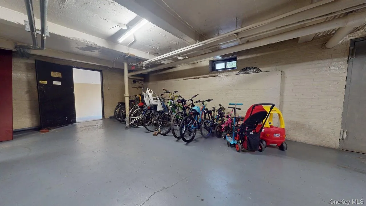68-30 Burns Street, New York, NY, 2 Bedrooms Bedrooms, 4 Rooms Rooms,1 BathroomBathrooms,Residential,For Rent,Burns,0,1052347 68-30 Burns Street, New York, NY, 2 Bedrooms Bedrooms, 4 Rooms Rooms,1 BathroomBathrooms,Residential,For Rent,Burns,0,1052347