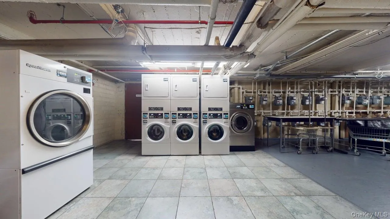 68-30 Burns Street, New York, NY, 2 Bedrooms Bedrooms, 4 Rooms Rooms,1 BathroomBathrooms,Residential,For Rent,Burns,0,1052347 68-30 Burns Street, New York, NY, 2 Bedrooms Bedrooms, 4 Rooms Rooms,1 BathroomBathrooms,Residential,For Rent,Burns,0,1052347