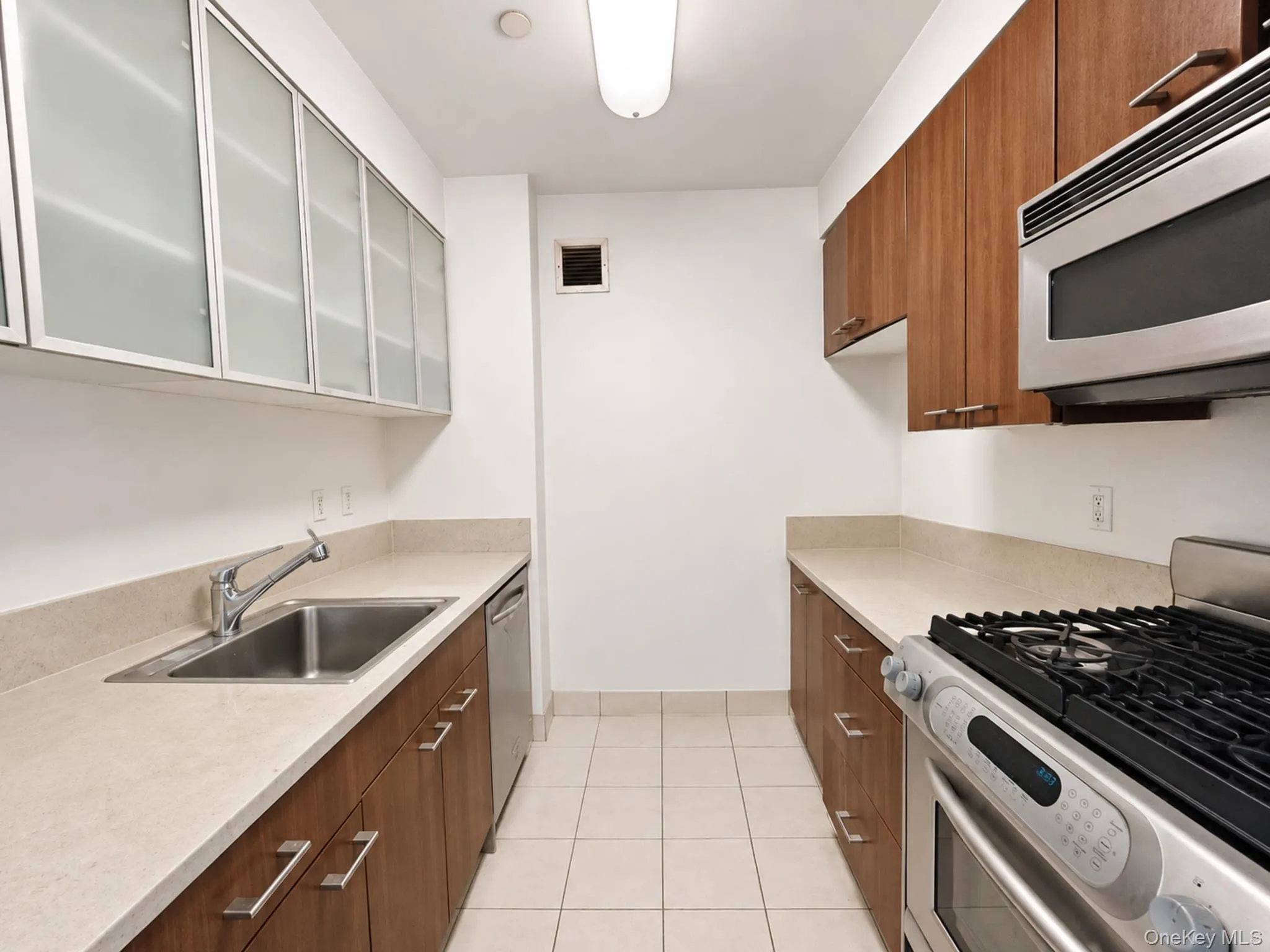 215 96th Street, New York, NY, 2 Rooms Rooms,1 BathroomBathrooms,Residential,For Rent,96th,0,1052360 215 96th Street, New York, NY, 2 Rooms Rooms,1 BathroomBathrooms,Residential,For Rent,96th,0,1052360