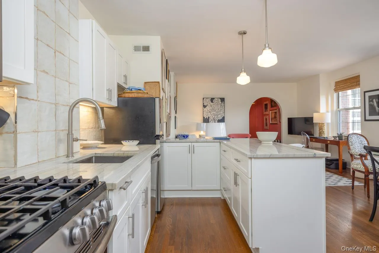 270 Bronxville Road, Yonkers, NY, 2 Rooms Rooms,1 BathroomBathrooms,Residential,For Rent,Bronxville,0,1052362 270 Bronxville Road, Yonkers, NY, 2 Rooms Rooms,1 BathroomBathrooms,Residential,For Rent,Bronxville,0,1052362