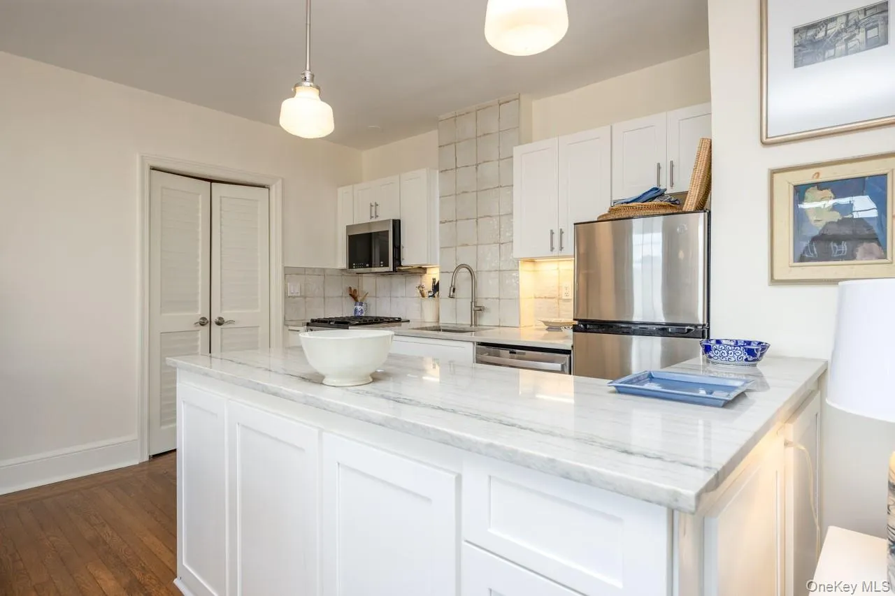 270 Bronxville Road, Yonkers, NY, 2 Rooms Rooms,1 BathroomBathrooms,Residential,For Rent,Bronxville,0,1052362 270 Bronxville Road, Yonkers, NY, 2 Rooms Rooms,1 BathroomBathrooms,Residential,For Rent,Bronxville,0,1052362