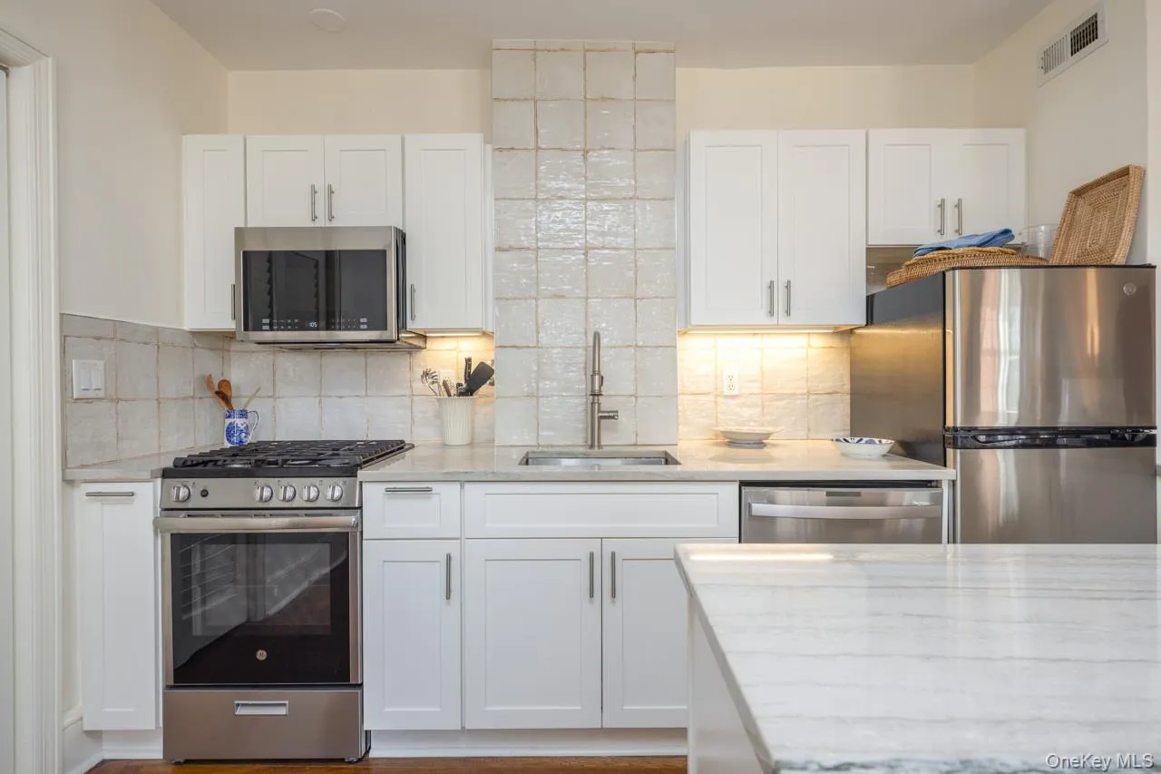 270 Bronxville Road, Yonkers, NY, 2 Rooms Rooms,1 BathroomBathrooms,Residential,For Rent,Bronxville,0,1052362 270 Bronxville Road, Yonkers, NY, 2 Rooms Rooms,1 BathroomBathrooms,Residential,For Rent,Bronxville,0,1052362