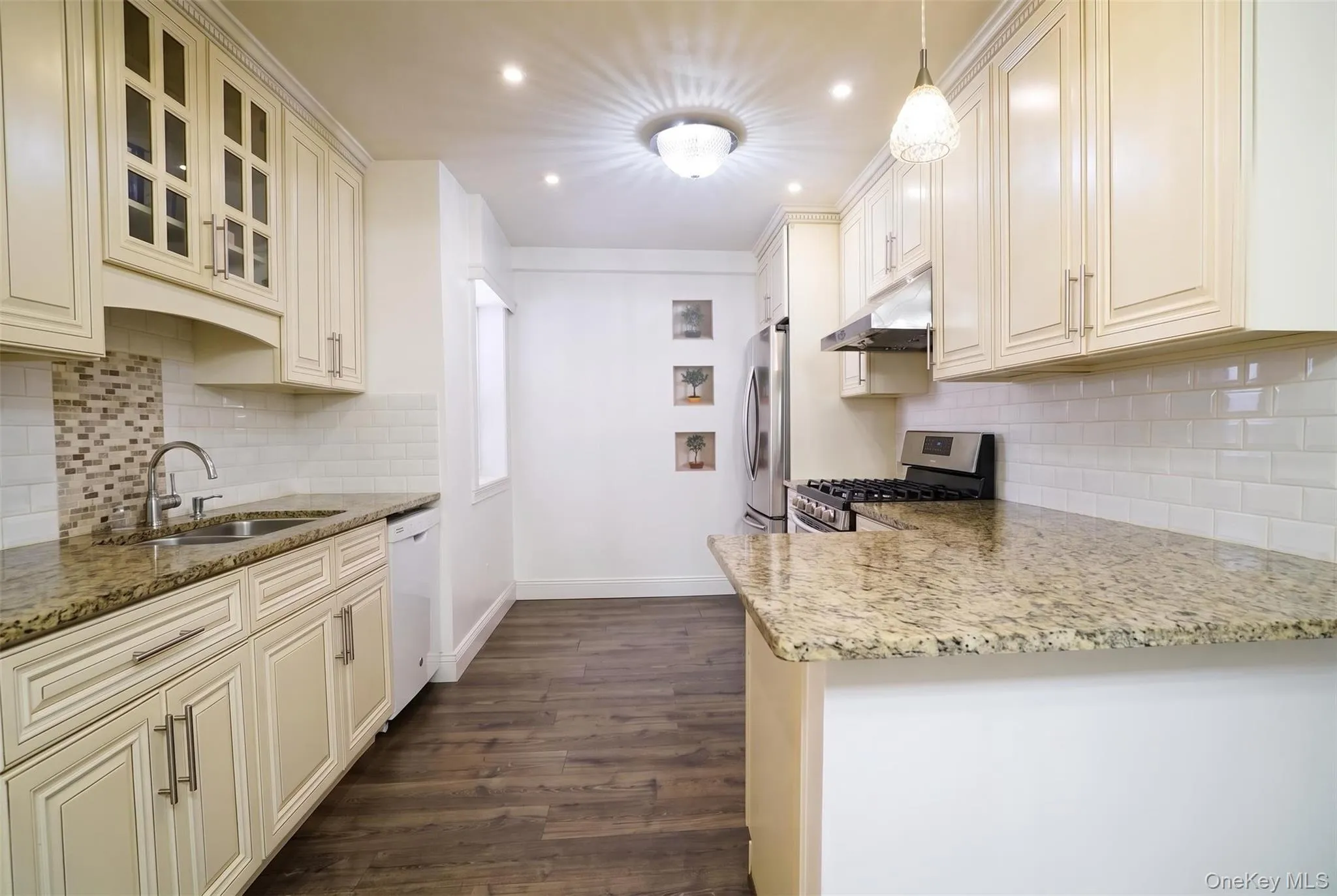 94-30 58th Avenue, New York, NY, 2 Bedrooms Bedrooms, 5 Rooms Rooms,1 BathroomBathrooms,Residential,For Rent,58th,0,1052372 94-30 58th Avenue, New York, NY, 2 Bedrooms Bedrooms, 5 Rooms Rooms,1 BathroomBathrooms,Residential,For Rent,58th,0,1052372
