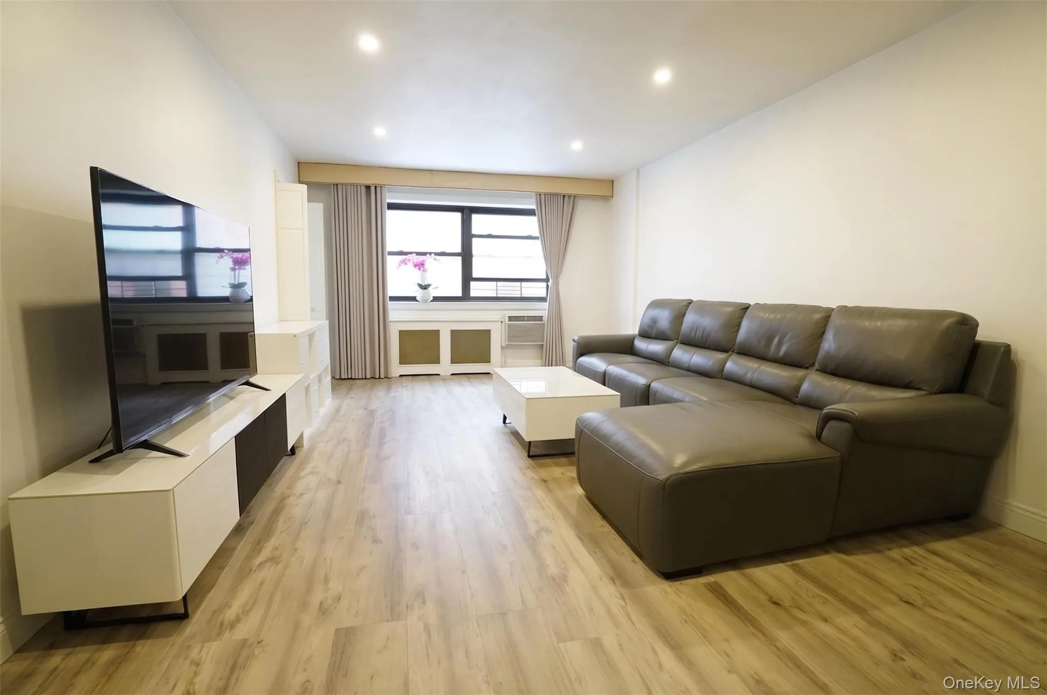 94-30 58th Avenue, New York, NY, 2 Bedrooms Bedrooms, 5 Rooms Rooms,1 BathroomBathrooms,Residential,For Rent,58th,0,1052372 94-30 58th Avenue, New York, NY, 2 Bedrooms Bedrooms, 5 Rooms Rooms,1 BathroomBathrooms,Residential,For Rent,58th,0,1052372