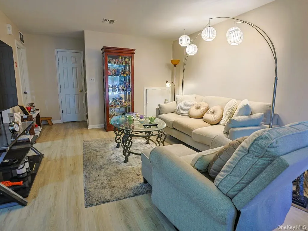 65 Jimal Drive, Middletown, NY, 2 Bedrooms Bedrooms, 6 Rooms Rooms,1 BathroomBathrooms,Residential,For Rent,Jimal,0,1052376 65 Jimal Drive, Middletown, NY, 2 Bedrooms Bedrooms, 6 Rooms Rooms,1 BathroomBathrooms,Residential,For Rent,Jimal,0,1052376