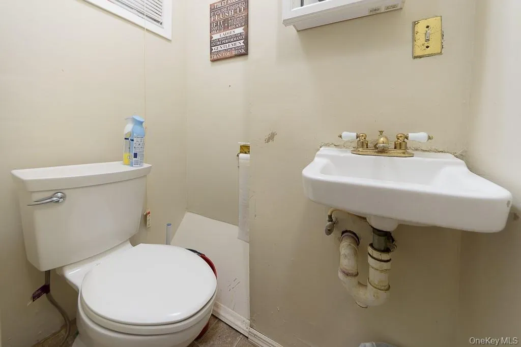 9917 215th Street, New York, NY, 4 Bedrooms Bedrooms, 7 Rooms Rooms,2 BathroomsBathrooms,Residential,For Rent,215th,0,1052377 9917 215th Street, New York, NY, 4 Bedrooms Bedrooms, 7 Rooms Rooms,2 BathroomsBathrooms,Residential,For Rent,215th,0,1052377