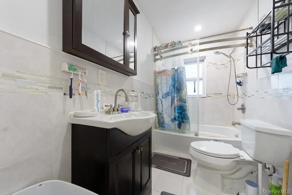 9917 215th Street, New York, NY, 4 Bedrooms Bedrooms, 7 Rooms Rooms,2 BathroomsBathrooms,Residential,For Rent,215th,0,1052377 9917 215th Street, New York, NY, 4 Bedrooms Bedrooms, 7 Rooms Rooms,2 BathroomsBathrooms,Residential,For Rent,215th,0,1052377