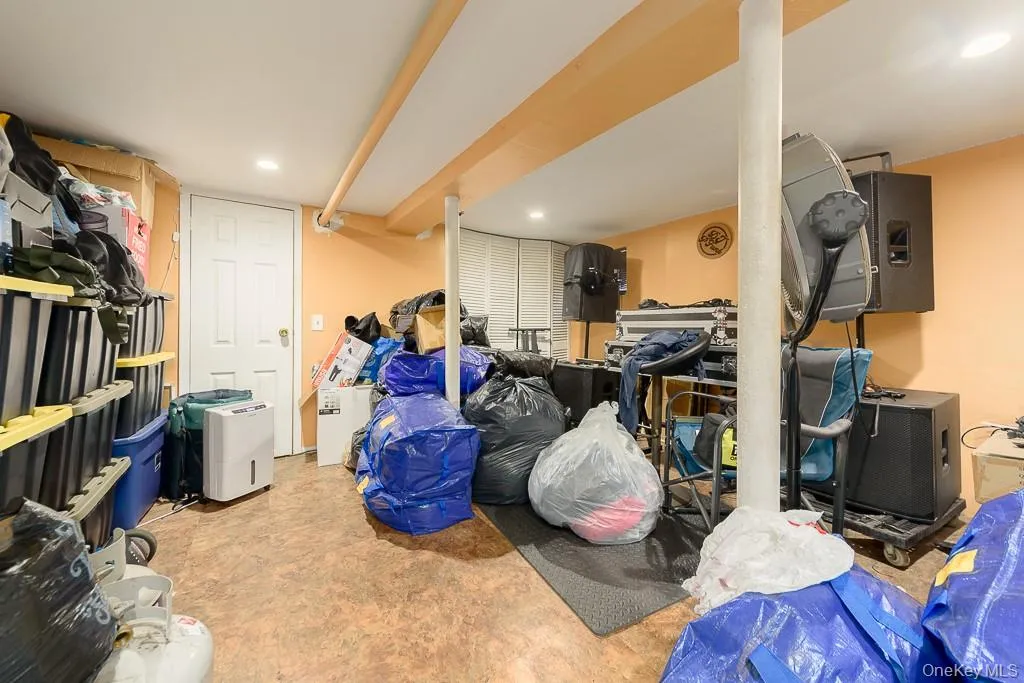 9917 215th Street, New York, NY, 4 Bedrooms Bedrooms, 7 Rooms Rooms,2 BathroomsBathrooms,Residential,For Rent,215th,0,1052377 9917 215th Street, New York, NY, 4 Bedrooms Bedrooms, 7 Rooms Rooms,2 BathroomsBathrooms,Residential,For Rent,215th,0,1052377