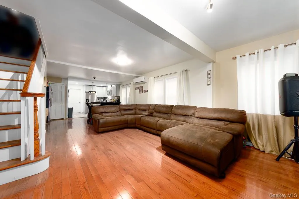 9917 215th Street, New York, NY, 4 Bedrooms Bedrooms, 7 Rooms Rooms,2 BathroomsBathrooms,Residential,For Rent,215th,0,1052377 9917 215th Street, New York, NY, 4 Bedrooms Bedrooms, 7 Rooms Rooms,2 BathroomsBathrooms,Residential,For Rent,215th,0,1052377