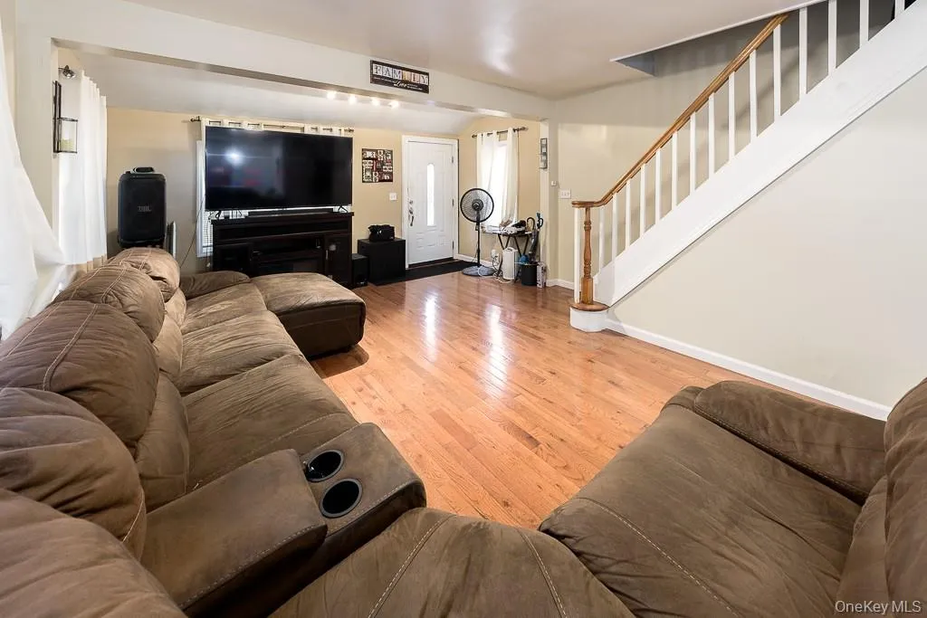 9917 215th Street, New York, NY, 4 Bedrooms Bedrooms, 7 Rooms Rooms,2 BathroomsBathrooms,Residential,For Rent,215th,0,1052377 9917 215th Street, New York, NY, 4 Bedrooms Bedrooms, 7 Rooms Rooms,2 BathroomsBathrooms,Residential,For Rent,215th,0,1052377
