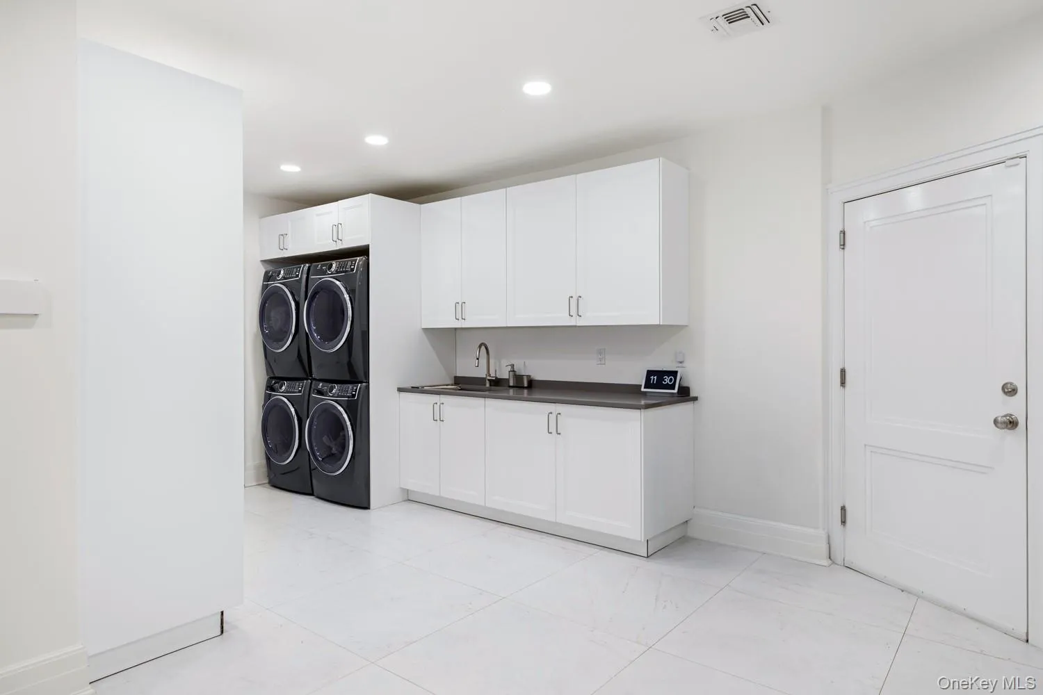 2 Hidden Pond Drive, Oyster Bay, NY, 7 Bedrooms Bedrooms, 15 Rooms Rooms,8 BathroomsBathrooms,Residential,For Rent,Hidden Pond,0,1052387 2 Hidden Pond Drive, Oyster Bay, NY, 7 Bedrooms Bedrooms, 15 Rooms Rooms,8 BathroomsBathrooms,Residential,For Rent,Hidden Pond,0,1052387