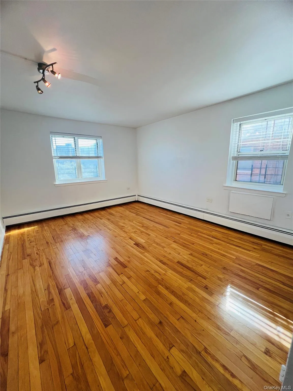 99-10 60th Avenue, New York, NY, 1 Bedroom Bedrooms, 4 Rooms Rooms,1 BathroomBathrooms,Residential,For Rent,60th,0,1052388 99-10 60th Avenue, New York, NY, 1 Bedroom Bedrooms, 4 Rooms Rooms,1 BathroomBathrooms,Residential,For Rent,60th,0,1052388