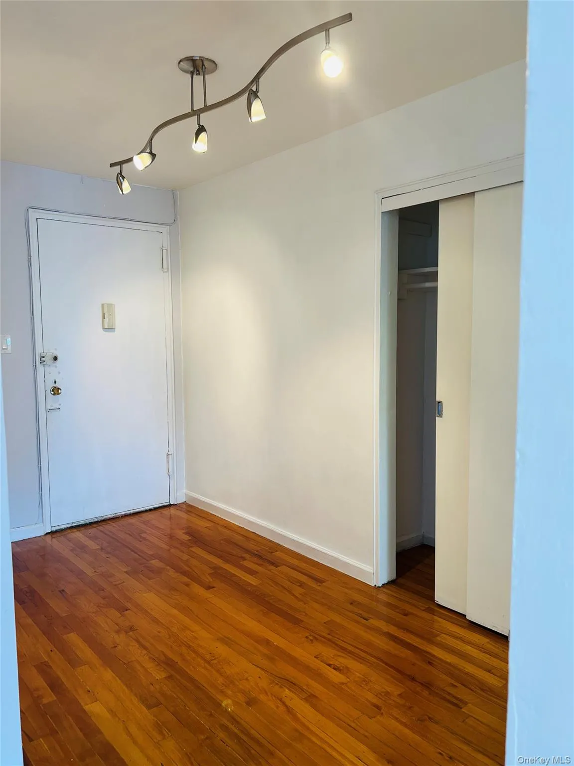 99-10 60th Avenue, New York, NY, 1 Bedroom Bedrooms, 4 Rooms Rooms,1 BathroomBathrooms,Residential,For Rent,60th,0,1052388 99-10 60th Avenue, New York, NY, 1 Bedroom Bedrooms, 4 Rooms Rooms,1 BathroomBathrooms,Residential,For Rent,60th,0,1052388