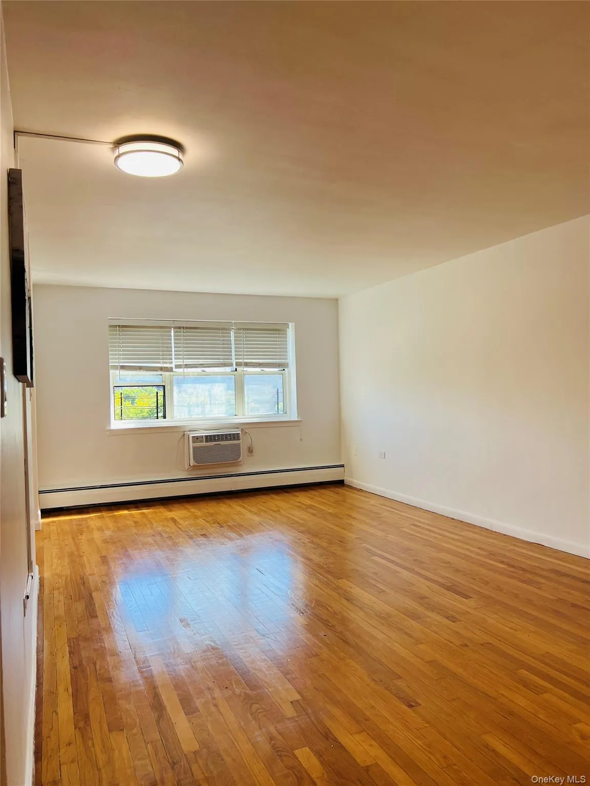 99-10 60th Avenue, New York, NY, 1 Bedroom Bedrooms, 4 Rooms Rooms,1 BathroomBathrooms,Residential,For Rent,60th,0,1052388 99-10 60th Avenue, New York, NY, 1 Bedroom Bedrooms, 4 Rooms Rooms,1 BathroomBathrooms,Residential,For Rent,60th,0,1052388