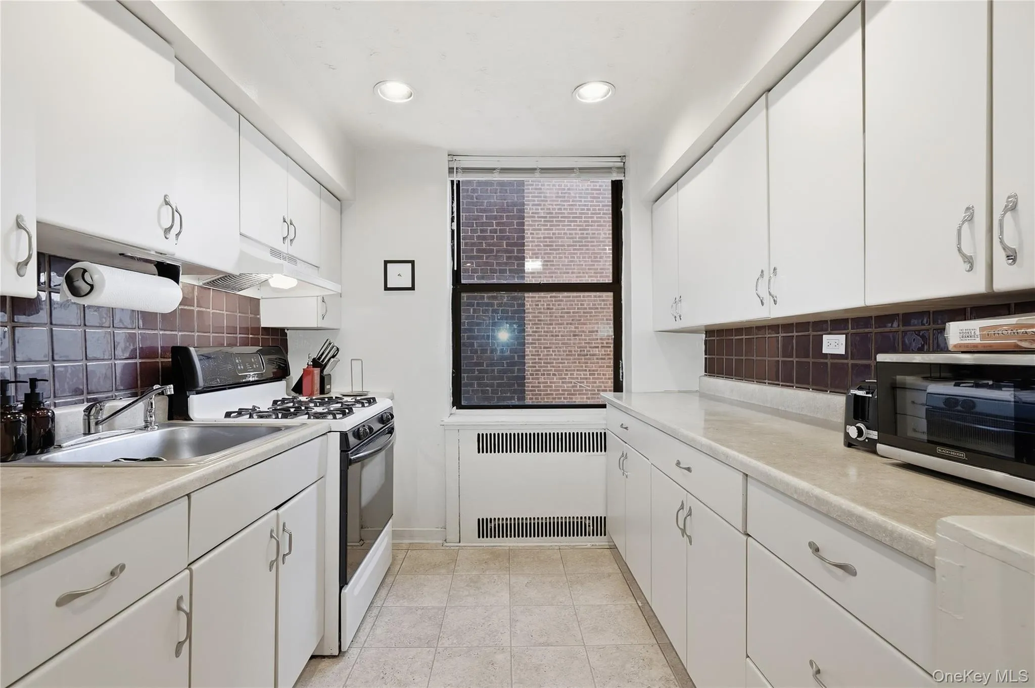 210 Martine Avenue, White Plains, NY, 2 Bedrooms Bedrooms, 4 Rooms Rooms,1 BathroomBathrooms,Residential,For Rent,Martine,0,1052393 210 Martine Avenue, White Plains, NY, 2 Bedrooms Bedrooms, 4 Rooms Rooms,1 BathroomBathrooms,Residential,For Rent,Martine,0,1052393