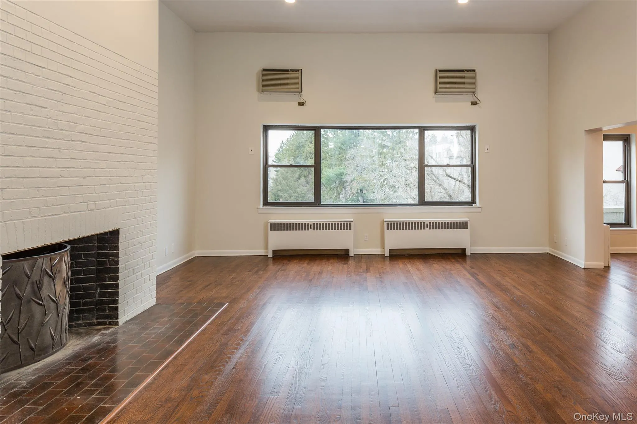 Living Room has 10 foot ceilings adding to the apartment's appeal Living Room has 10 foot ceilings adding to the apartment's appeal