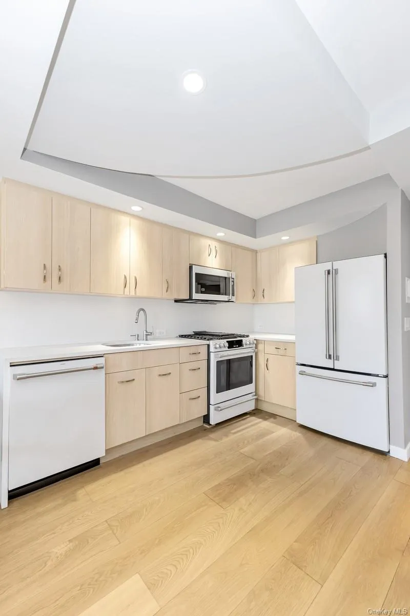 62-54 97th Place, New York, NY, 2 Rooms Rooms,1 BathroomBathrooms,Residential,For Rent,97th,0,1052407 62-54 97th Place, New York, NY, 2 Rooms Rooms,1 BathroomBathrooms,Residential,For Rent,97th,0,1052407