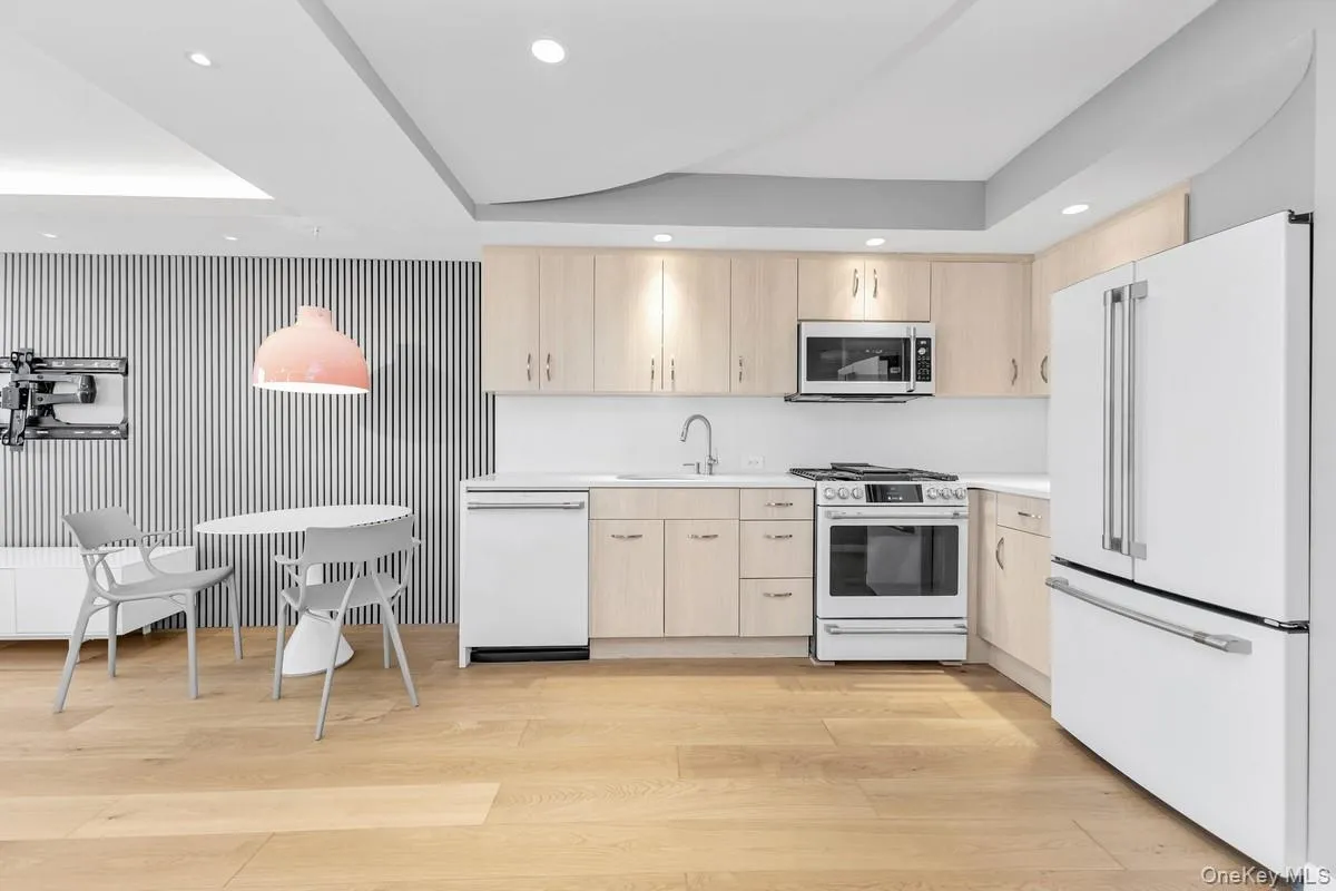62-54 97th Place, New York, NY, 2 Rooms Rooms,1 BathroomBathrooms,Residential,For Rent,97th,0,1052407 62-54 97th Place, New York, NY, 2 Rooms Rooms,1 BathroomBathrooms,Residential,For Rent,97th,0,1052407