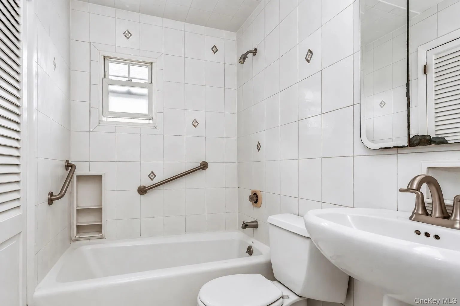 44 Capitol Avenue, North Hempstead, NY, 5 Bedrooms Bedrooms, 11 Rooms Rooms,2 BathroomsBathrooms,Residential,For Rent,Capitol,0,1052409 44 Capitol Avenue, North Hempstead, NY, 5 Bedrooms Bedrooms, 11 Rooms Rooms,2 BathroomsBathrooms,Residential,For Rent,Capitol,0,1052409