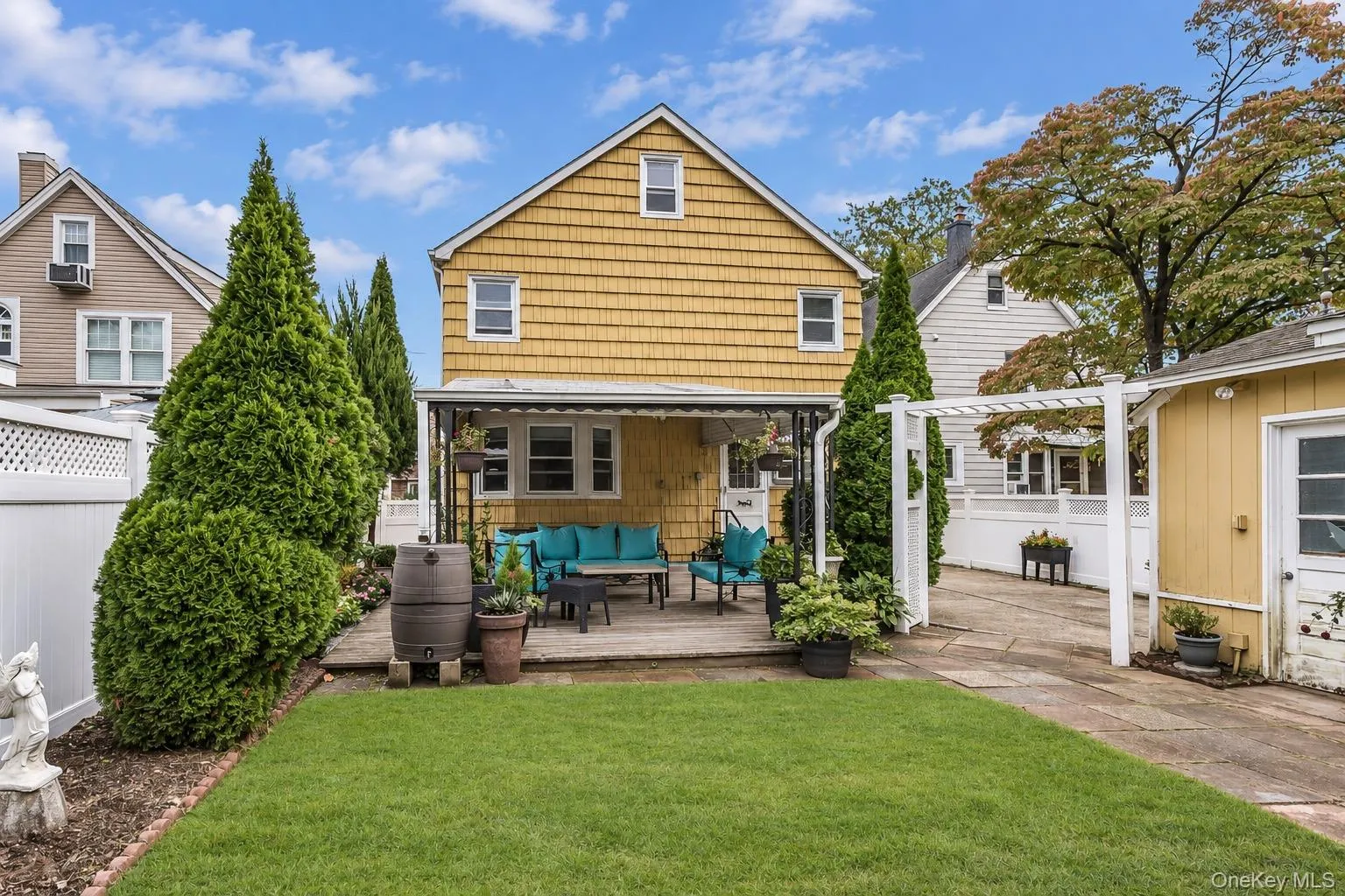 44 Capitol Avenue, North Hempstead, NY, 5 Bedrooms Bedrooms, 11 Rooms Rooms,2 BathroomsBathrooms,Residential,For Rent,Capitol,0,1052409 44 Capitol Avenue, North Hempstead, NY, 5 Bedrooms Bedrooms, 11 Rooms Rooms,2 BathroomsBathrooms,Residential,For Rent,Capitol,0,1052409