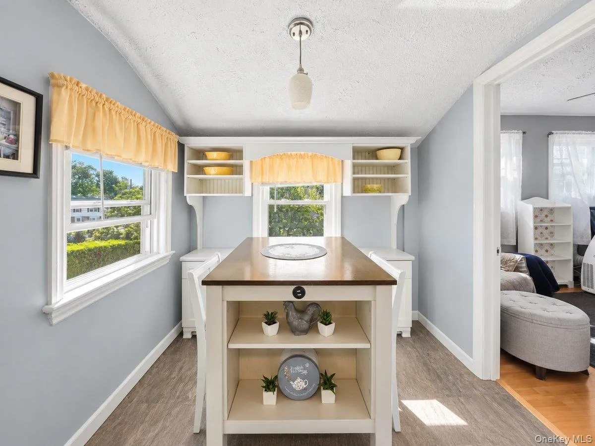 26 Huntington Drive, Yonkers, NY, 2 Bedrooms Bedrooms, 10 Rooms Rooms,1 BathroomBathrooms,Residential,For Rent,Huntington,0,1052417 26 Huntington Drive, Yonkers, NY, 2 Bedrooms Bedrooms, 10 Rooms Rooms,1 BathroomBathrooms,Residential,For Rent,Huntington,0,1052417