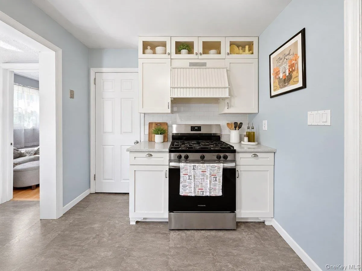 26 Huntington Drive, Yonkers, NY, 2 Bedrooms Bedrooms, 10 Rooms Rooms,1 BathroomBathrooms,Residential,For Rent,Huntington,0,1052417 26 Huntington Drive, Yonkers, NY, 2 Bedrooms Bedrooms, 10 Rooms Rooms,1 BathroomBathrooms,Residential,For Rent,Huntington,0,1052417