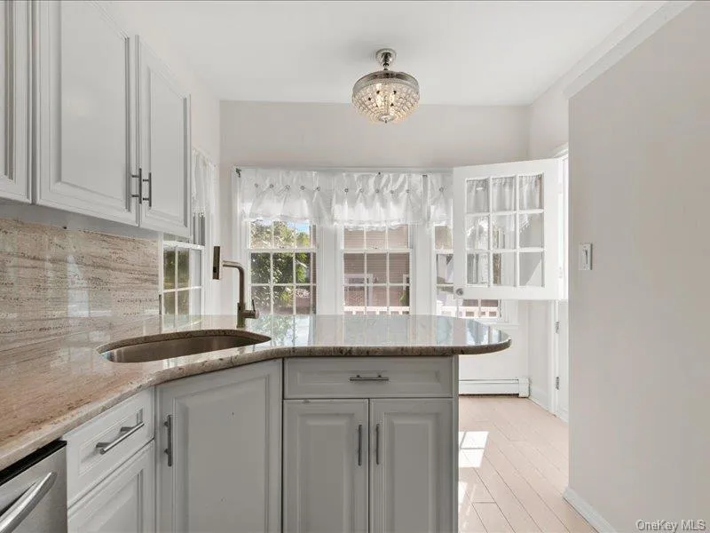 39 12th Avenue, Oyster Bay, NY, 3 Bedrooms Bedrooms, 6 Rooms Rooms,1 BathroomBathrooms,Residential,For Rent,12th,0,1052419 39 12th Avenue, Oyster Bay, NY, 3 Bedrooms Bedrooms, 6 Rooms Rooms,1 BathroomBathrooms,Residential,For Rent,12th,0,1052419