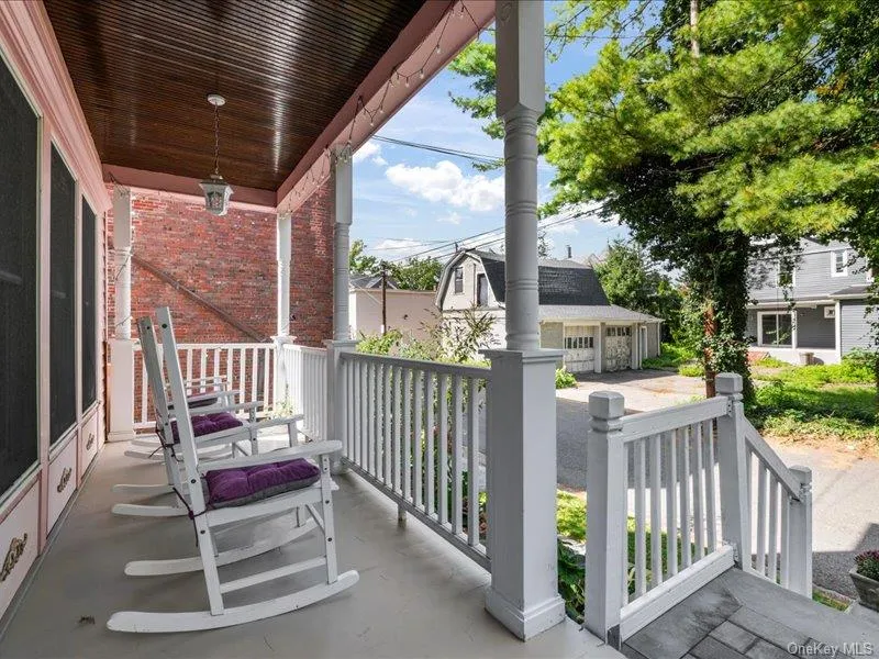 39 12th Avenue, Oyster Bay, NY, 3 Bedrooms Bedrooms, 6 Rooms Rooms,1 BathroomBathrooms,Residential,For Rent,12th,0,1052419 39 12th Avenue, Oyster Bay, NY, 3 Bedrooms Bedrooms, 6 Rooms Rooms,1 BathroomBathrooms,Residential,For Rent,12th,0,1052419