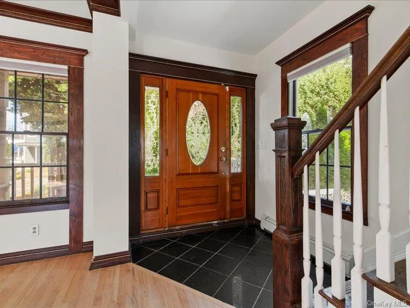 39 12th Avenue, Oyster Bay, NY, 3 Bedrooms Bedrooms, 6 Rooms Rooms,1 BathroomBathrooms,Residential,For Rent,12th,0,1052419 39 12th Avenue, Oyster Bay, NY, 3 Bedrooms Bedrooms, 6 Rooms Rooms,1 BathroomBathrooms,Residential,For Rent,12th,0,1052419