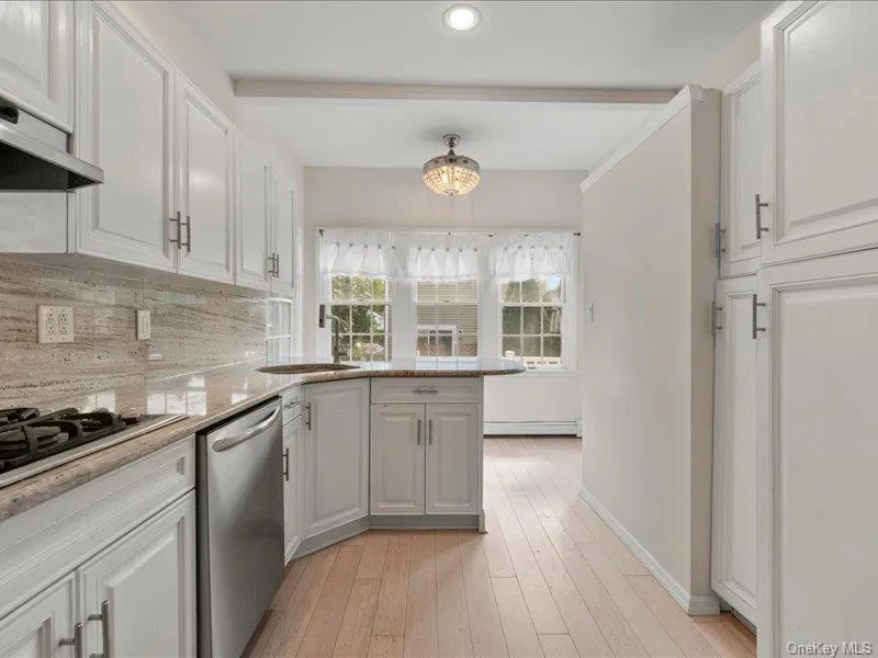 39 12th Avenue, Oyster Bay, NY, 3 Bedrooms Bedrooms, 6 Rooms Rooms,1 BathroomBathrooms,Residential,For Rent,12th,0,1052419 39 12th Avenue, Oyster Bay, NY, 3 Bedrooms Bedrooms, 6 Rooms Rooms,1 BathroomBathrooms,Residential,For Rent,12th,0,1052419
