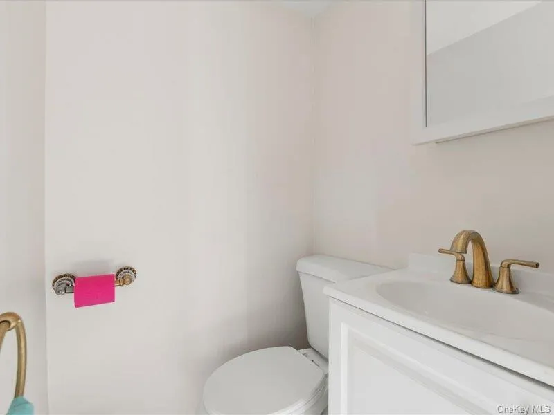 39 12th Avenue, Oyster Bay, NY, 3 Bedrooms Bedrooms, 6 Rooms Rooms,1 BathroomBathrooms,Residential,For Rent,12th,0,1052419 39 12th Avenue, Oyster Bay, NY, 3 Bedrooms Bedrooms, 6 Rooms Rooms,1 BathroomBathrooms,Residential,For Rent,12th,0,1052419