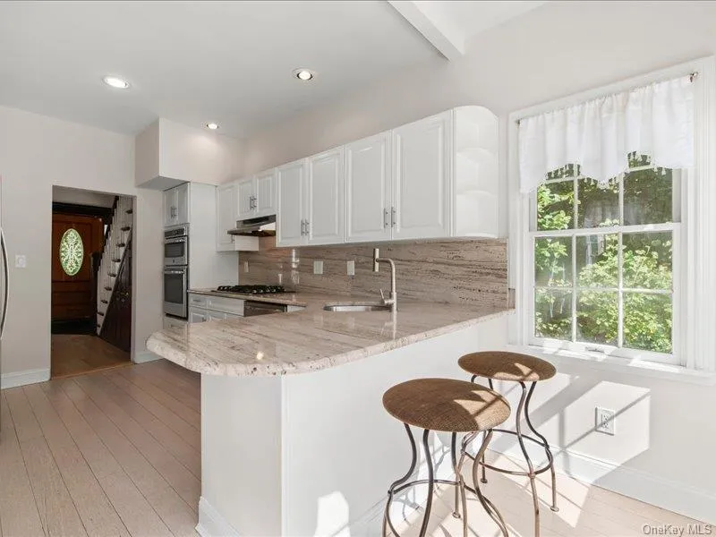 39 12th Avenue, Oyster Bay, NY, 3 Bedrooms Bedrooms, 6 Rooms Rooms,1 BathroomBathrooms,Residential,For Rent,12th,0,1052419 39 12th Avenue, Oyster Bay, NY, 3 Bedrooms Bedrooms, 6 Rooms Rooms,1 BathroomBathrooms,Residential,For Rent,12th,0,1052419