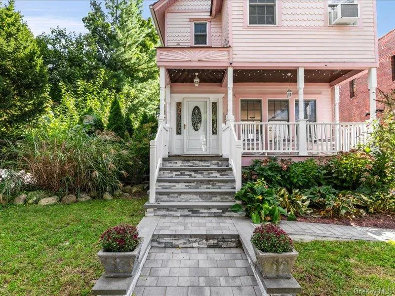 39 12th Avenue, Oyster Bay, NY, 3 Bedrooms Bedrooms, 6 Rooms Rooms,1 BathroomBathrooms,Residential,For Rent,12th,0,1052419 39 12th Avenue, Oyster Bay, NY, 3 Bedrooms Bedrooms, 6 Rooms Rooms,1 BathroomBathrooms,Residential,For Rent,12th,0,1052419
