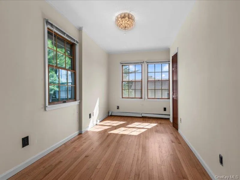 39 12th Avenue, Oyster Bay, NY, 3 Bedrooms Bedrooms, 6 Rooms Rooms,1 BathroomBathrooms,Residential,For Rent,12th,0,1052419 39 12th Avenue, Oyster Bay, NY, 3 Bedrooms Bedrooms, 6 Rooms Rooms,1 BathroomBathrooms,Residential,For Rent,12th,0,1052419