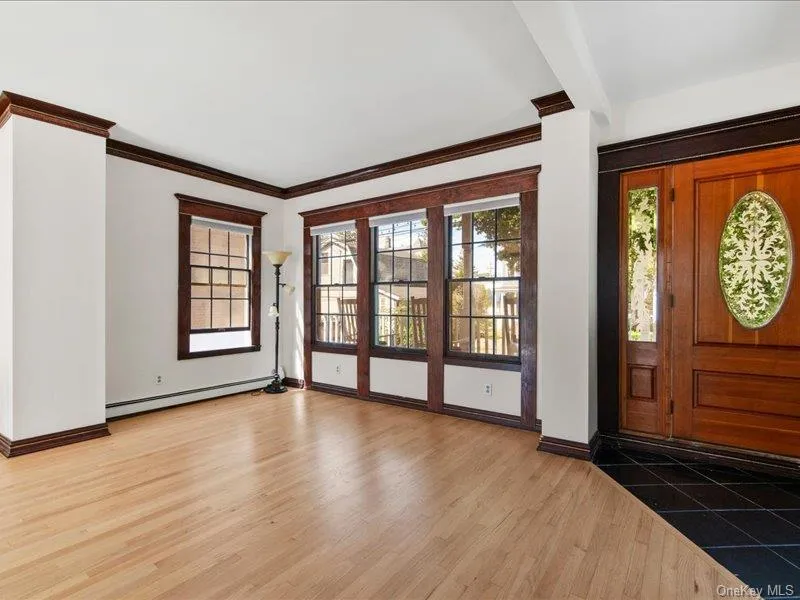 39 12th Avenue, Oyster Bay, NY, 3 Bedrooms Bedrooms, 6 Rooms Rooms,1 BathroomBathrooms,Residential,For Rent,12th,0,1052419 39 12th Avenue, Oyster Bay, NY, 3 Bedrooms Bedrooms, 6 Rooms Rooms,1 BathroomBathrooms,Residential,For Rent,12th,0,1052419