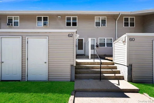 62 Townhouse Road, Huntington, NY, 2 Bedrooms Bedrooms, 4 Rooms Rooms,1 BathroomBathrooms,Residential,For Rent,Townhouse,0,1052423 62 Townhouse Road, Huntington, NY, 2 Bedrooms Bedrooms, 4 Rooms Rooms,1 BathroomBathrooms,Residential,For Rent,Townhouse,0,1052423