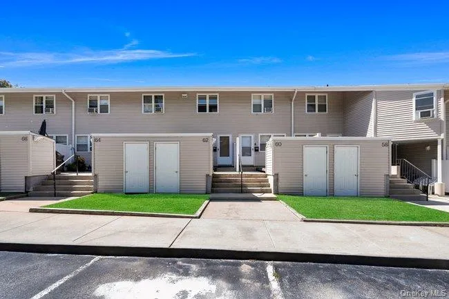 62 Townhouse Road, Huntington, NY, 2 Bedrooms Bedrooms, 4 Rooms Rooms,1 BathroomBathrooms,Residential,For Rent,Townhouse,0,1052423 62 Townhouse Road, Huntington, NY, 2 Bedrooms Bedrooms, 4 Rooms Rooms,1 BathroomBathrooms,Residential,For Rent,Townhouse,0,1052423