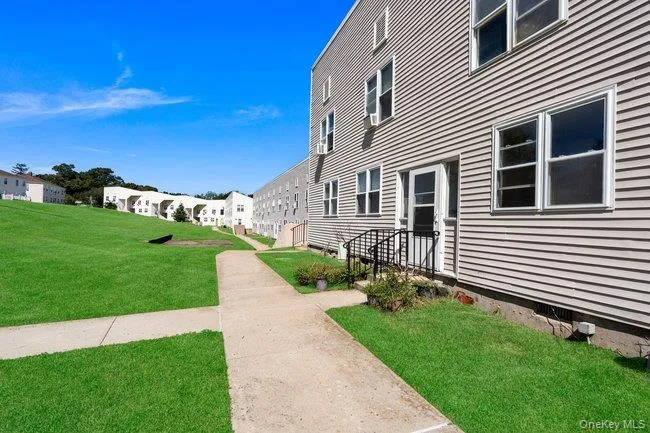 62 Townhouse Road, Huntington, NY, 2 Bedrooms Bedrooms, 4 Rooms Rooms,1 BathroomBathrooms,Residential,For Rent,Townhouse,0,1052423 62 Townhouse Road, Huntington, NY, 2 Bedrooms Bedrooms, 4 Rooms Rooms,1 BathroomBathrooms,Residential,For Rent,Townhouse,0,1052423