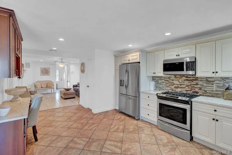 13 Barry Road, Babylon, NY, 2 Bedrooms Bedrooms, 6 Rooms Rooms,1 BathroomBathrooms,Residential,For Rent,Barry,0,1052424 13 Barry Road, Babylon, NY, 2 Bedrooms Bedrooms, 6 Rooms Rooms,1 BathroomBathrooms,Residential,For Rent,Barry,0,1052424