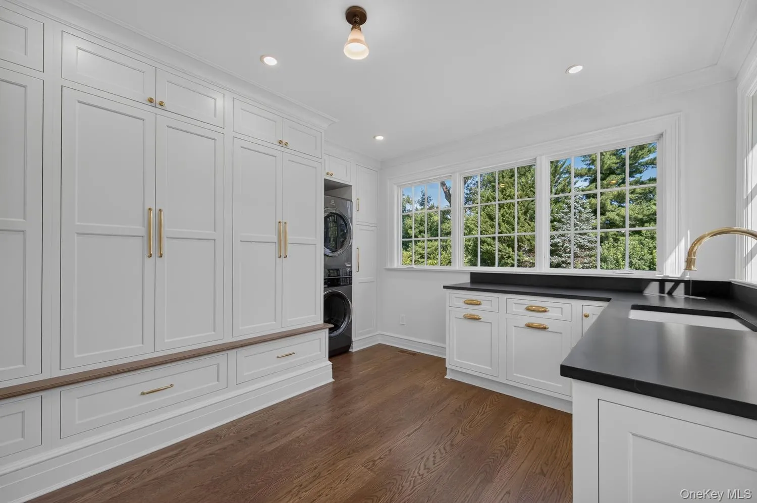 30 Brookside Drive, North Hempstead, NY, 9 Bedrooms Bedrooms, 19 Rooms Rooms,5 BathroomsBathrooms,Residential,For Rent,Brookside,0,1052427 30 Brookside Drive, North Hempstead, NY, 9 Bedrooms Bedrooms, 19 Rooms Rooms,5 BathroomsBathrooms,Residential,For Rent,Brookside,0,1052427