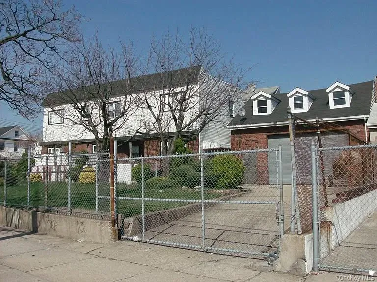 9414 108th Avenue, New York, NY, 4 Bedroom Bedrooms, 6 Room Rooms,2 BathroomBathrooms,Residential Lease,For Rent,108th,0,1052444 9414 108th Avenue, New York, NY, 4 Bedroom Bedrooms, 6 Room Rooms,2 BathroomBathrooms,Residential Lease,For Rent,108th,0,1052444
