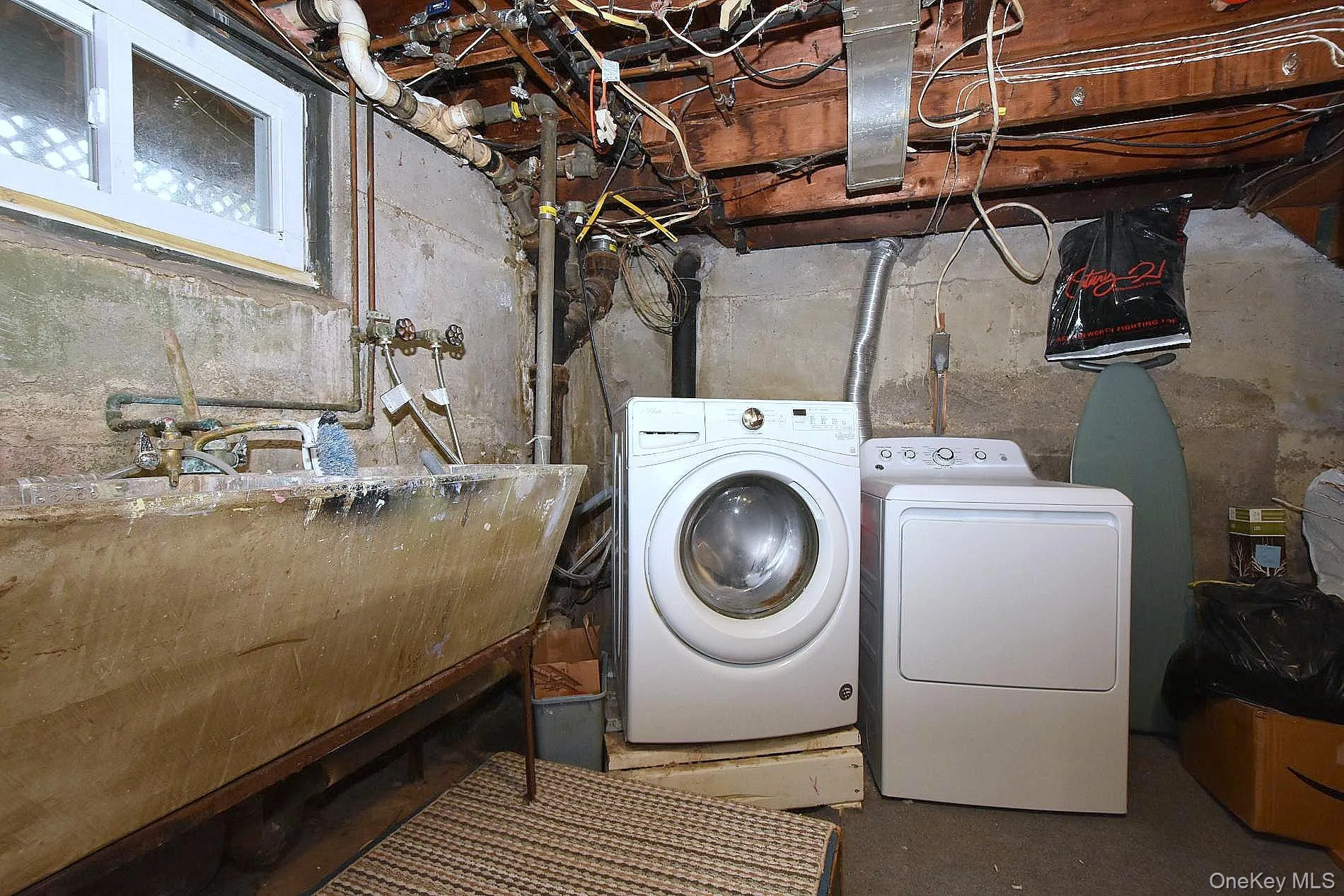 10 Alton Court, Hempstead, NY, 3 Bedrooms Bedrooms, 7 Rooms Rooms,1 BathroomBathrooms,Residential,For Rent,Alton,0,1052450 10 Alton Court, Hempstead, NY, 3 Bedrooms Bedrooms, 7 Rooms Rooms,1 BathroomBathrooms,Residential,For Rent,Alton,0,1052450