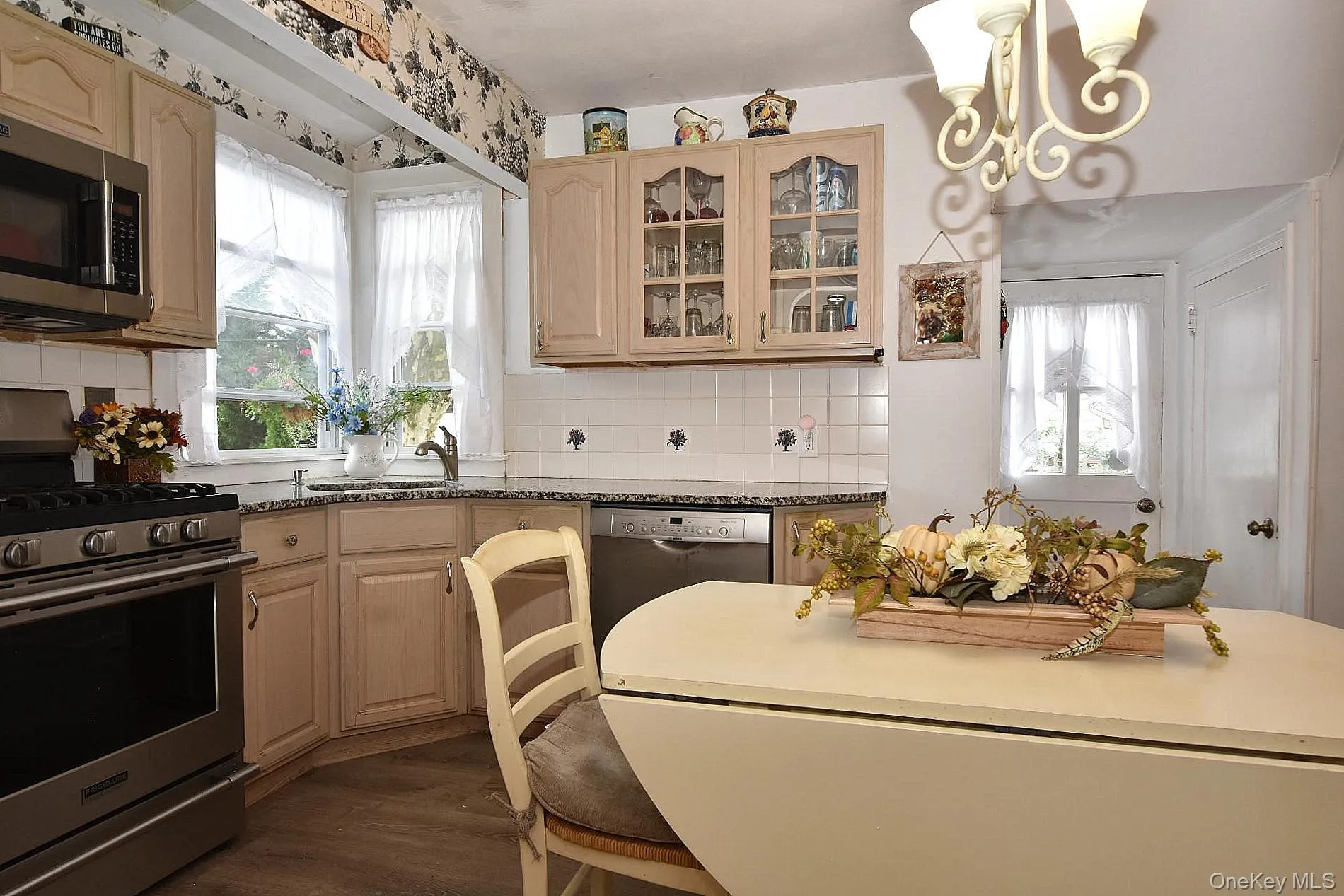 10 Alton Court, Hempstead, NY, 3 Bedrooms Bedrooms, 7 Rooms Rooms,1 BathroomBathrooms,Residential,For Rent,Alton,0,1052450 10 Alton Court, Hempstead, NY, 3 Bedrooms Bedrooms, 7 Rooms Rooms,1 BathroomBathrooms,Residential,For Rent,Alton,0,1052450