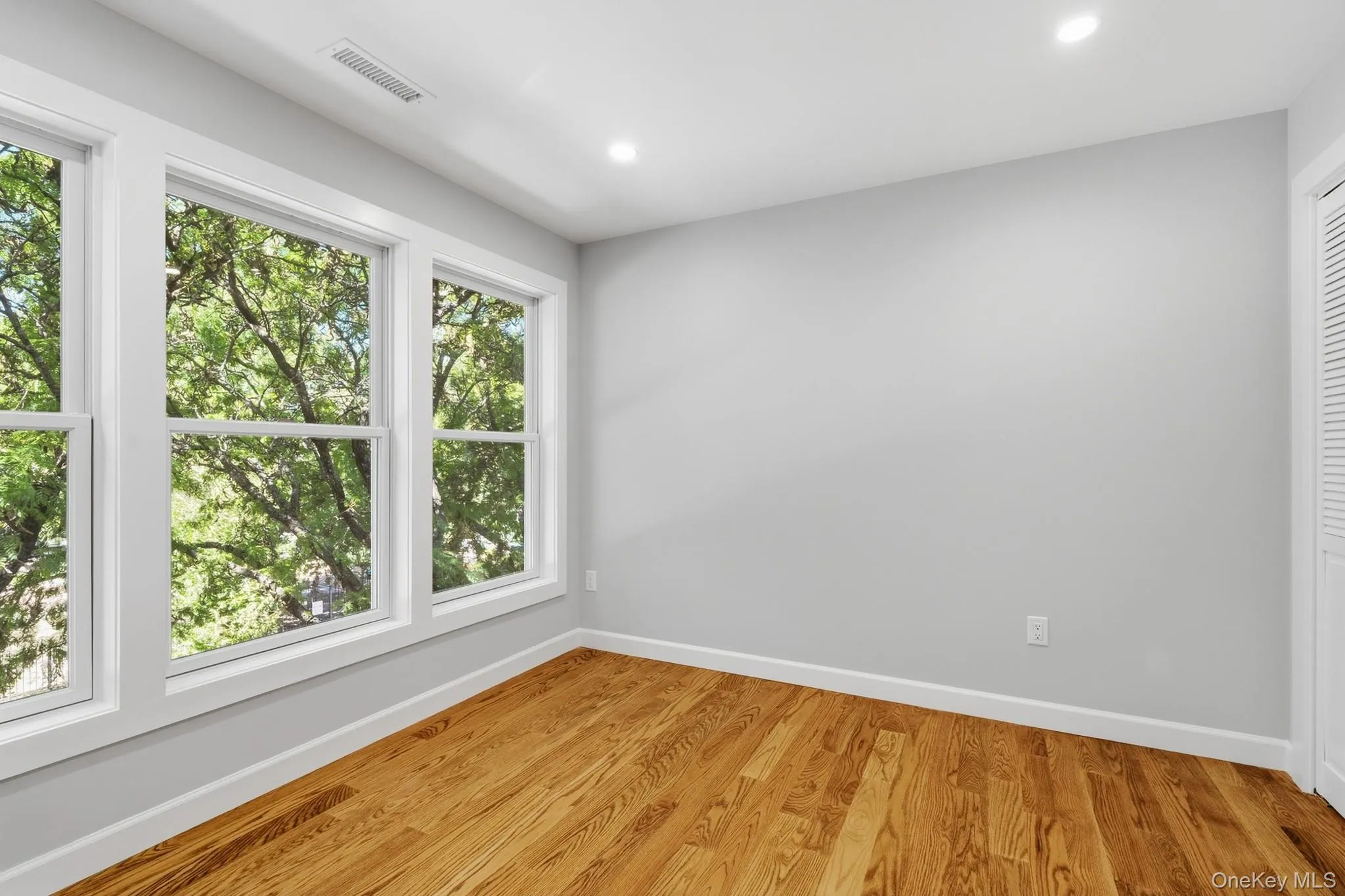 3rd Bedoom with full wall of windows, wood floors and large closet 3rd Bedoom with full wall of windows, wood floors and large closet
