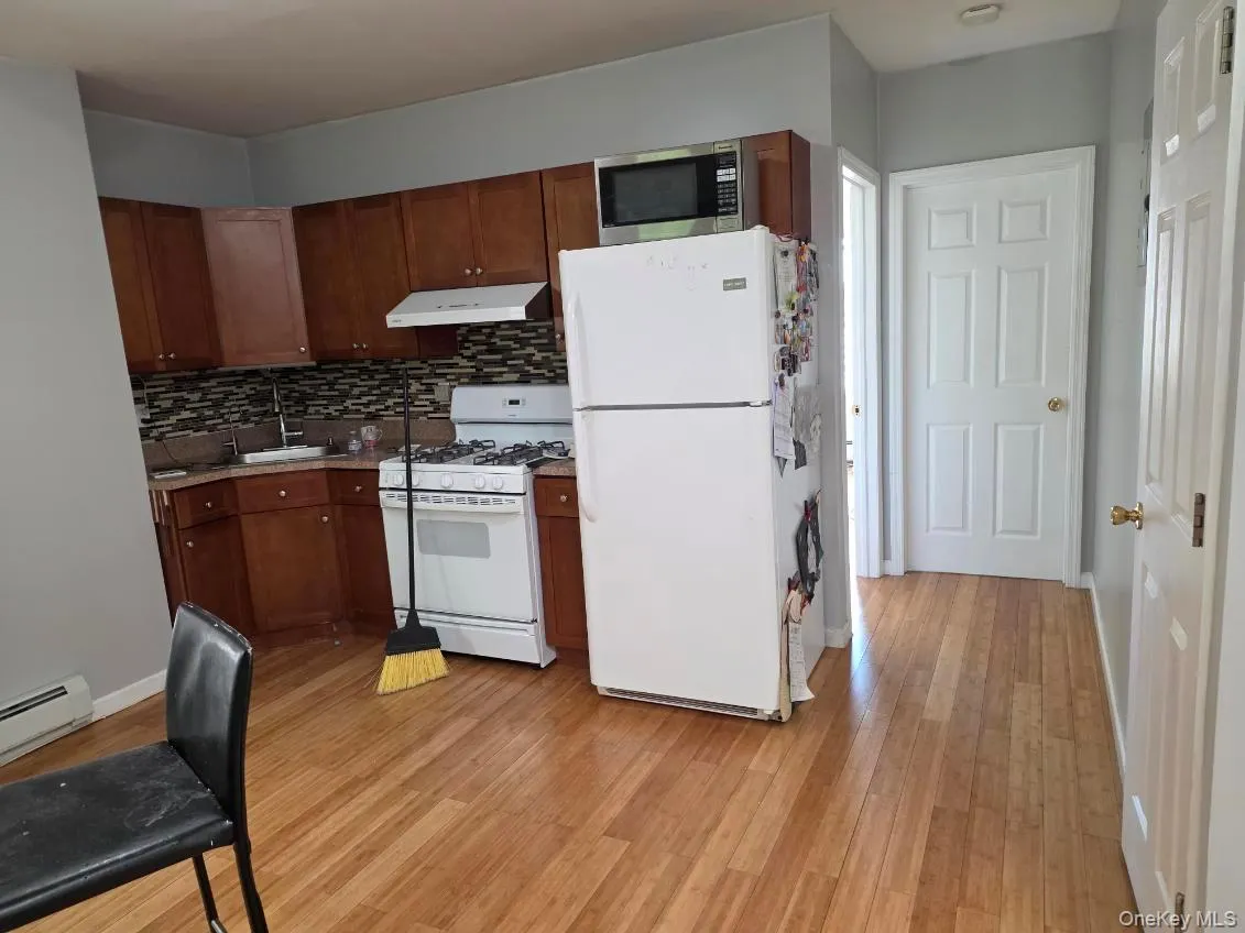 102-16 Park Ln S, New York, NY, 3 Bedroom Bedrooms, 4 Room Rooms,1 BathroomBathrooms,Residential Lease,For Rent,Park Ln S,0,1052456 102-16 Park Ln S, New York, NY, 3 Bedroom Bedrooms, 4 Room Rooms,1 BathroomBathrooms,Residential Lease,For Rent,Park Ln S,0,1052456