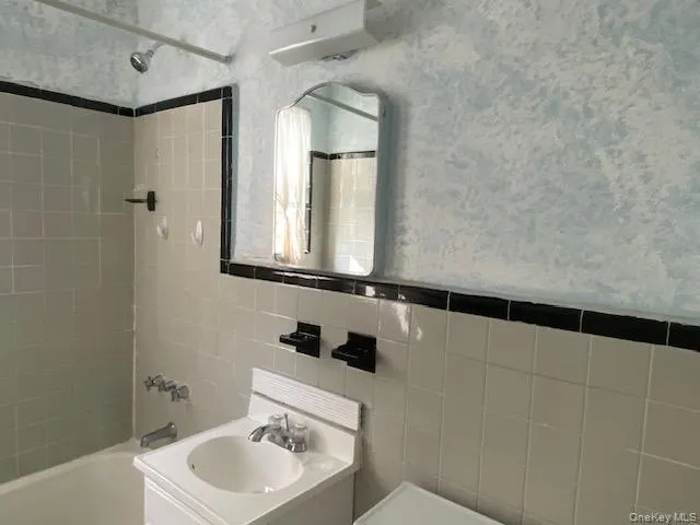 245-39 77th Crescent, New York, NY, 1 Bedroom Bedrooms, 4 Rooms Rooms,1 BathroomBathrooms,Residential,For Rent,77th,0,1052457 245-39 77th Crescent, New York, NY, 1 Bedroom Bedrooms, 4 Rooms Rooms,1 BathroomBathrooms,Residential,For Rent,77th,0,1052457