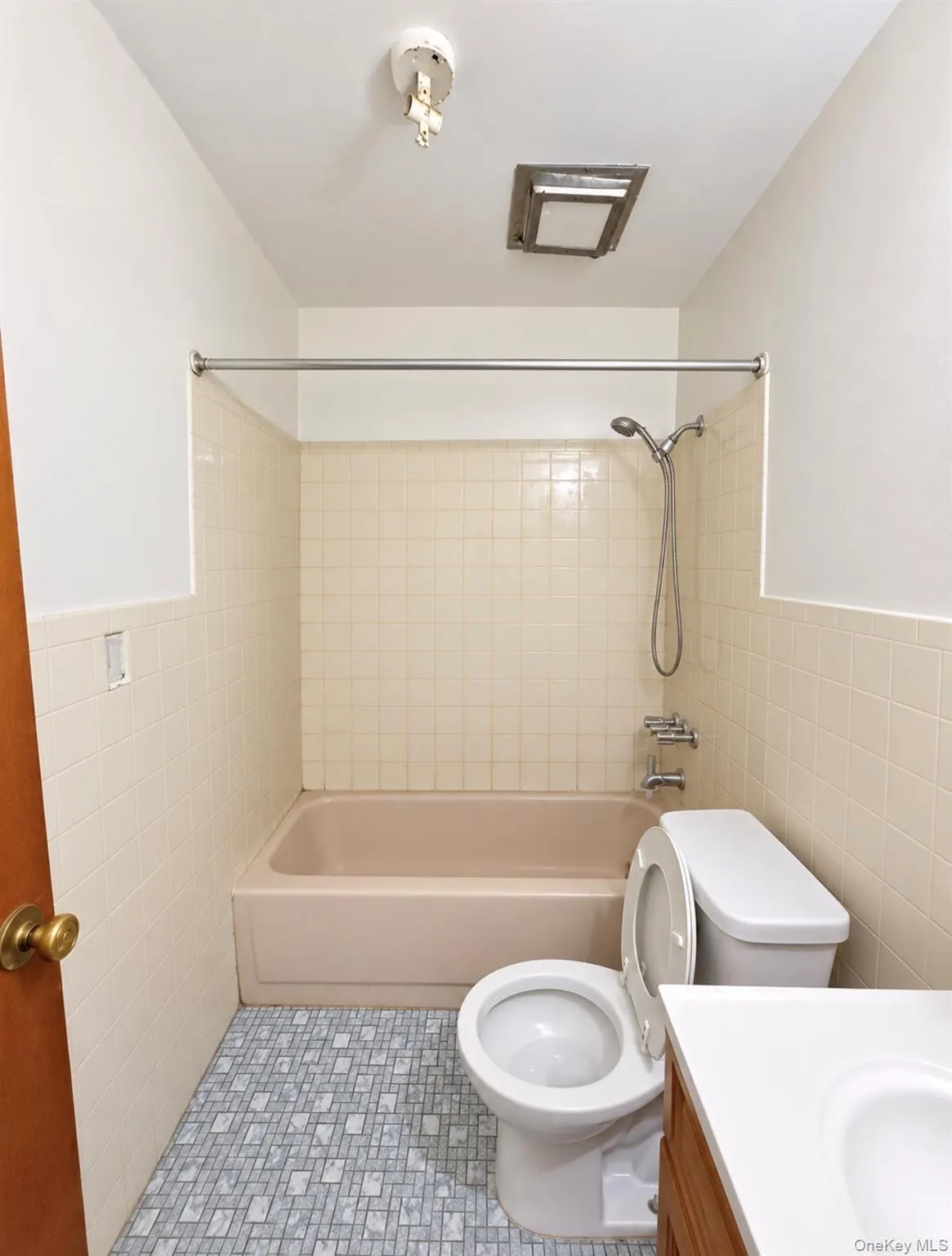 4108 97 Place, New York, NY, 1 Bedroom Bedrooms, 3 Rooms Rooms,1 BathroomBathrooms,Residential,For Rent,97,0,1052466 4108 97 Place, New York, NY, 1 Bedroom Bedrooms, 3 Rooms Rooms,1 BathroomBathrooms,Residential,For Rent,97,0,1052466