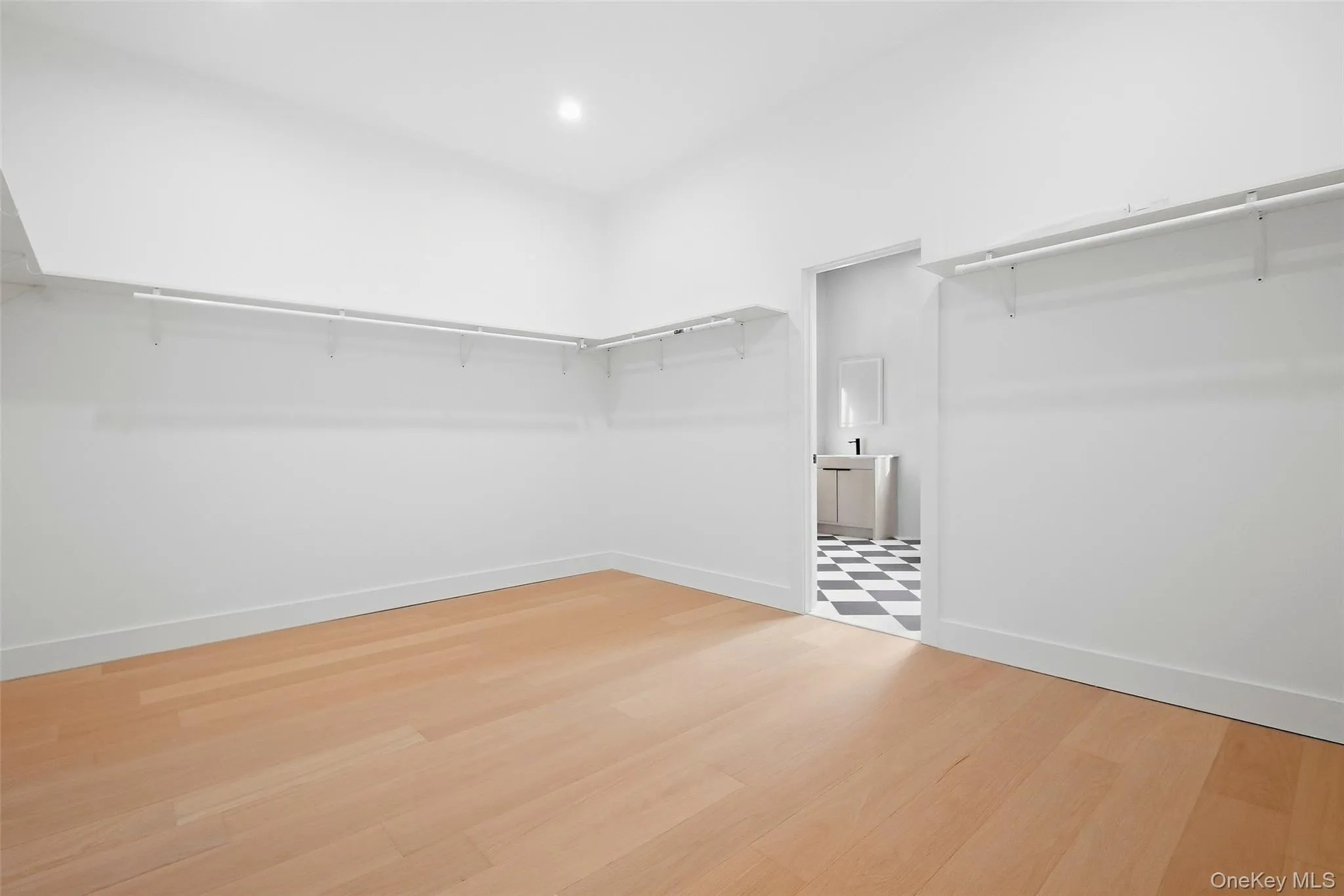 38 Birch Lane, Hempstead, NY, 5 Bedrooms Bedrooms, 13 Rooms Rooms,3 BathroomsBathrooms,Residential,For Rent,Birch,0,1052481 38 Birch Lane, Hempstead, NY, 5 Bedrooms Bedrooms, 13 Rooms Rooms,3 BathroomsBathrooms,Residential,For Rent,Birch,0,1052481