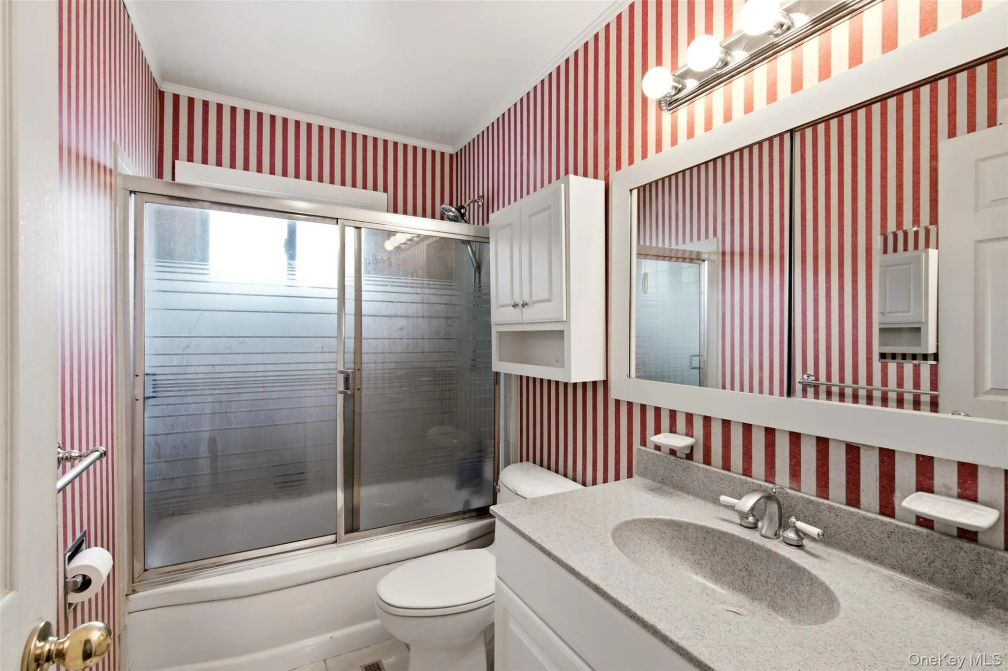 Full Bathroom on Second Floor Full Bathroom on Second Floor